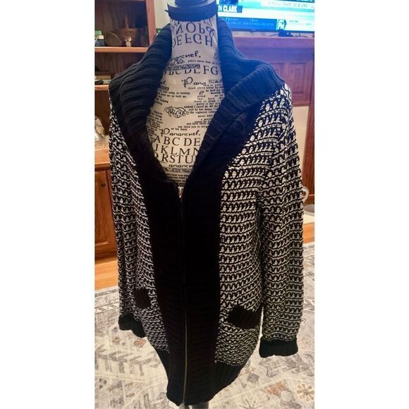~WHITE HOUSE BLACK MARKET Black White Crochet Knit Sweater Coat Cardigan Sz M~~ - Picture 1 of 10